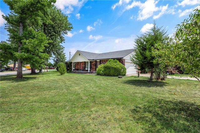 901 S 12th Place, Rogers, AR 72756