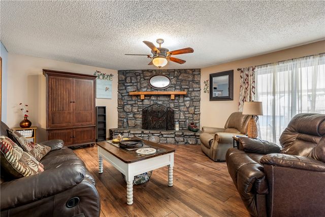 901 S 12th Place, Rogers, AR 72756