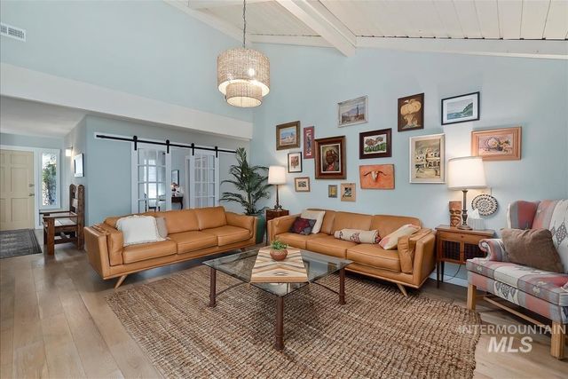 206 N Northview Dr, Eagle, ID 83616