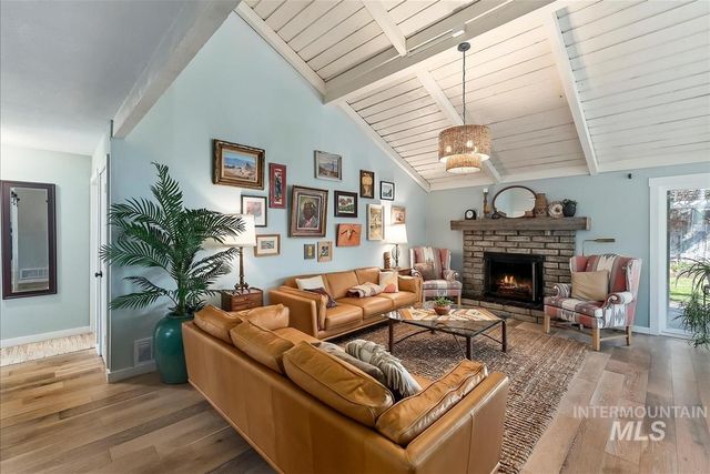 206 N Northview Dr, Eagle, ID 83616