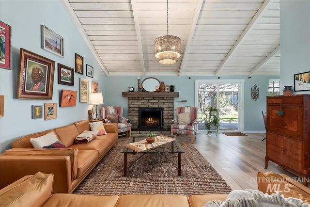 206 N Northview Dr, Eagle, ID 83616