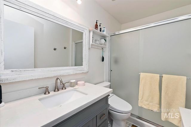 206 N Northview Dr, Eagle, ID 83616