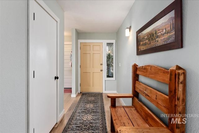 206 N Northview Dr, Eagle, ID 83616