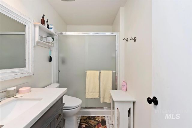 206 N Northview Dr, Eagle, ID 83616