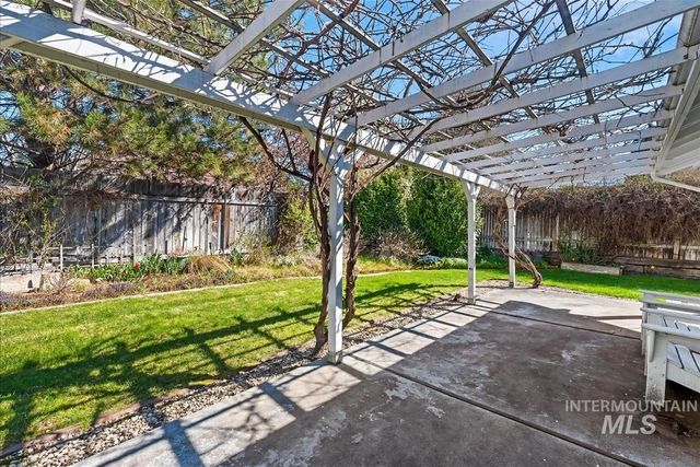 206 N Northview Dr, Eagle, ID 83616