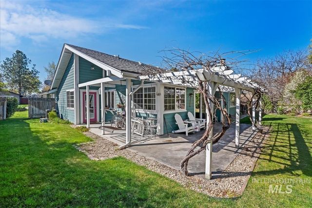 206 N Northview Dr, Eagle, ID 83616