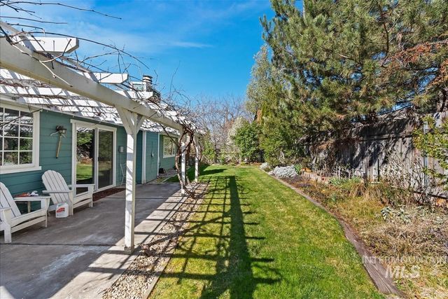 206 N Northview Dr, Eagle, ID 83616