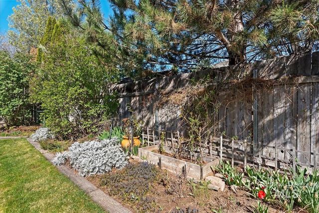 206 N Northview Dr, Eagle, ID 83616