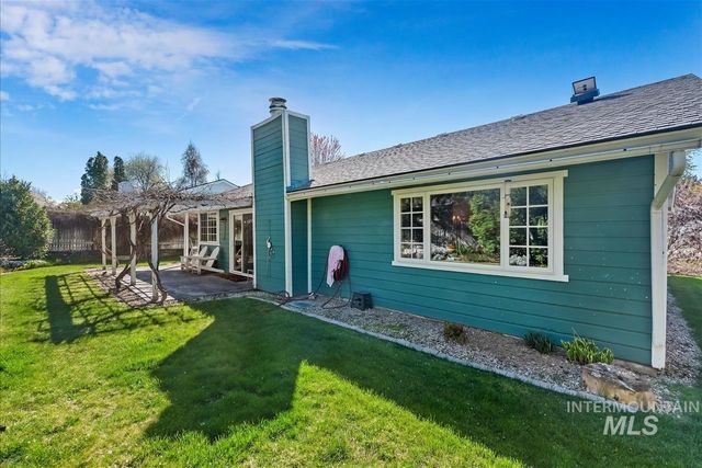 206 N Northview Dr, Eagle, ID 83616