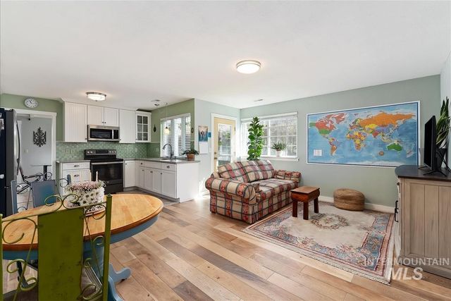 206 N Northview Dr, Eagle, ID 83616