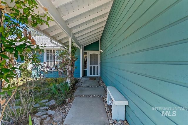 206 N Northview Dr, Eagle, ID 83616