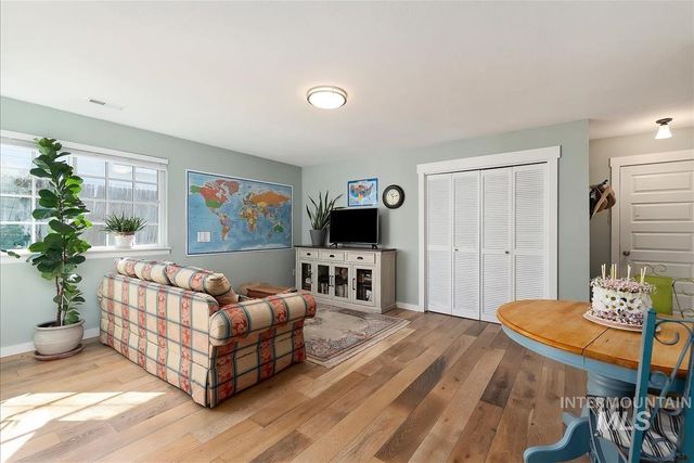 206 N Northview Dr, Eagle, ID 83616