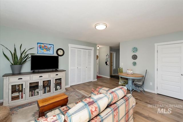 206 N Northview Dr, Eagle, ID 83616