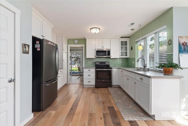 206 N Northview Dr, Eagle, ID 83616