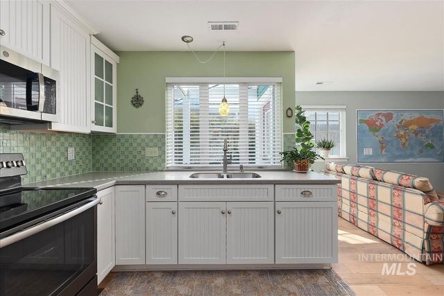 206 N Northview Dr, Eagle, ID 83616