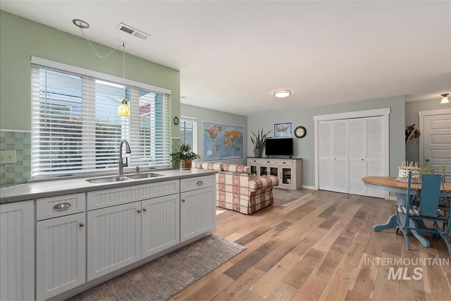 206 N Northview Dr, Eagle, ID 83616