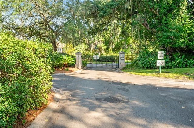 512 Harbour Oaks Drive, St. Simons Island, GA 31522