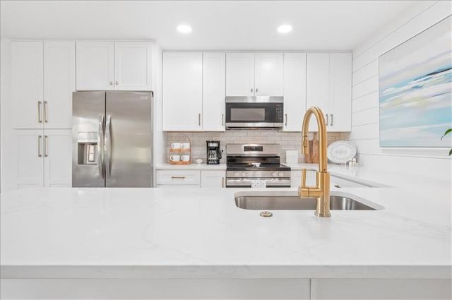 512 Harbour Oaks Drive, St. Simons Island, GA 31522