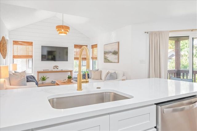512 Harbour Oaks Drive, St. Simons Island, GA 31522