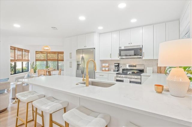 512 Harbour Oaks Drive, St. Simons Island, GA 31522
