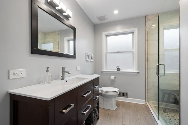 160 E LAHON Street, Park Ridge, IL 60068