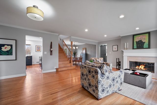 160 E LAHON Street, Park Ridge, IL 60068