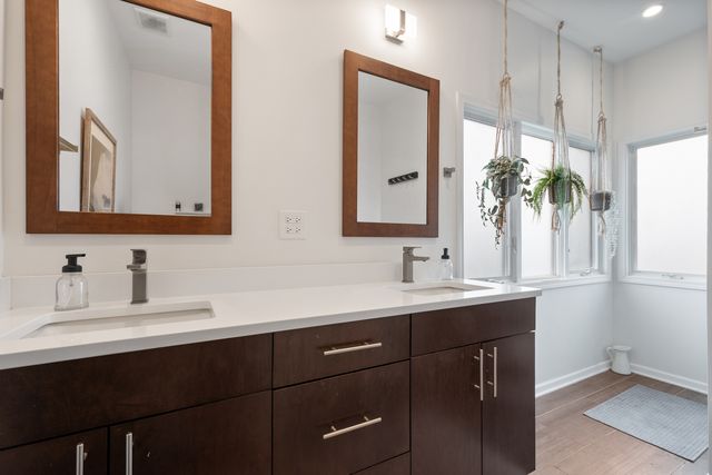 160 E LAHON Street, Park Ridge, IL 60068