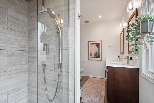 160 E LAHON Street, Park Ridge, IL 60068