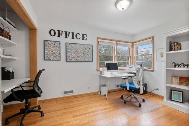 160 E LAHON Street, Park Ridge, IL 60068