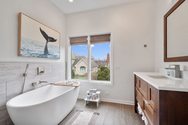 160 E LAHON Street, Park Ridge, IL 60068