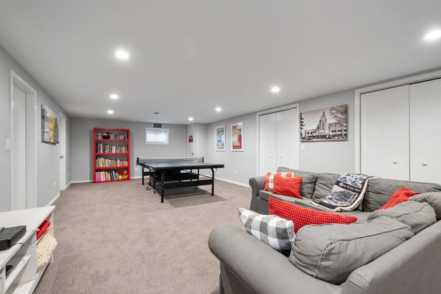 160 E LAHON Street, Park Ridge, IL 60068