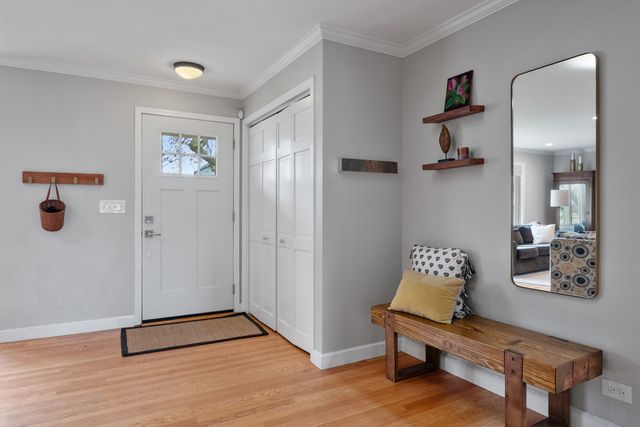 160 E LAHON Street, Park Ridge, IL 60068