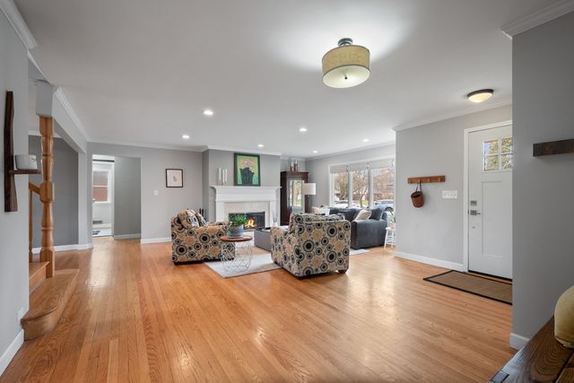 160 E LAHON Street, Park Ridge, IL 60068