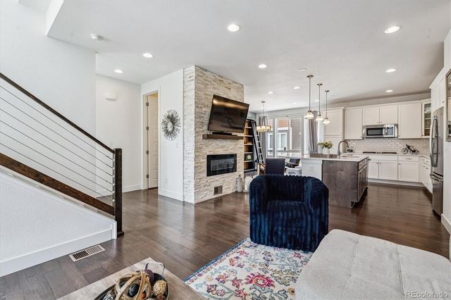 15763 E Broncos Place, Englewood, CO 80112