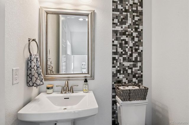 15763 E Broncos Place, Englewood, CO 80112