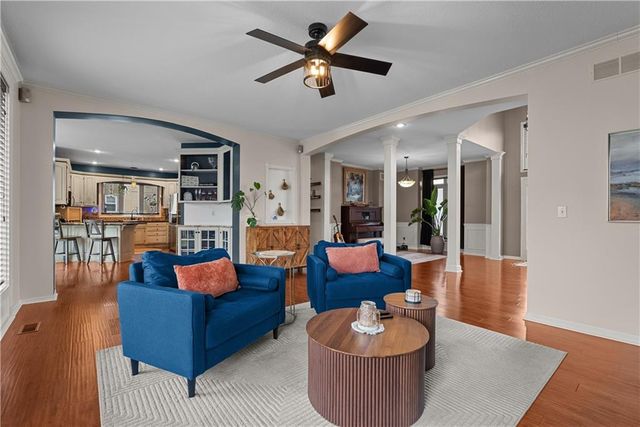 5715 NE SAPPHIRE Place, Lee's Summit, MO 64064