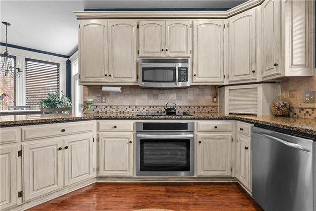 5715 NE SAPPHIRE Place, Lee's Summit, MO 64064