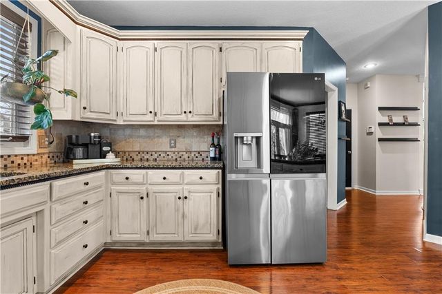 5715 NE SAPPHIRE Place, Lee's Summit, MO 64064