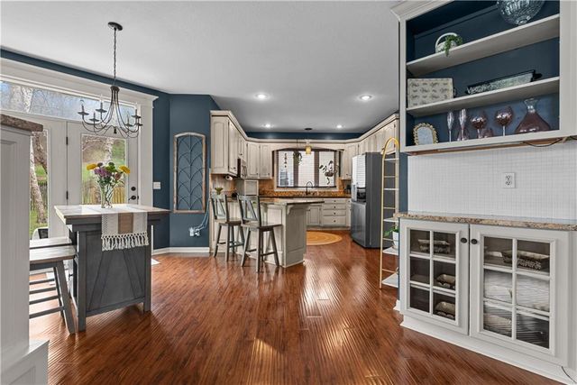 5715 NE SAPPHIRE Place, Lee's Summit, MO 64064