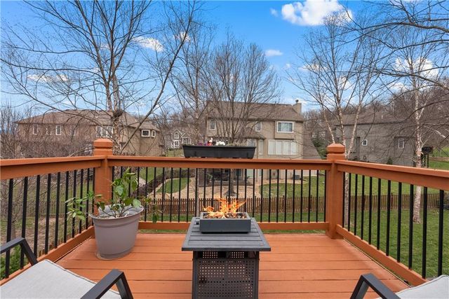 5715 NE SAPPHIRE Place, Lee's Summit, MO 64064