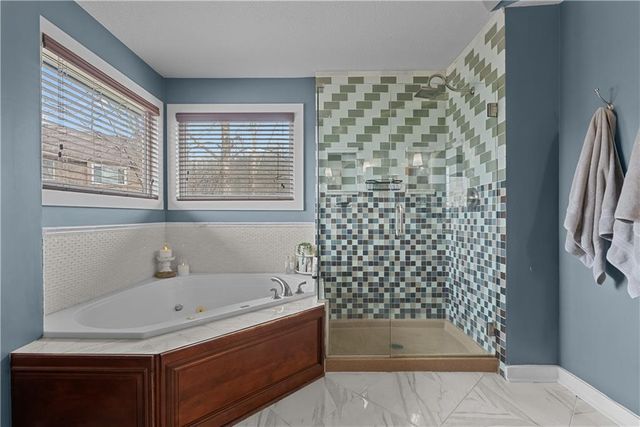 5715 NE SAPPHIRE Place, Lee's Summit, MO 64064