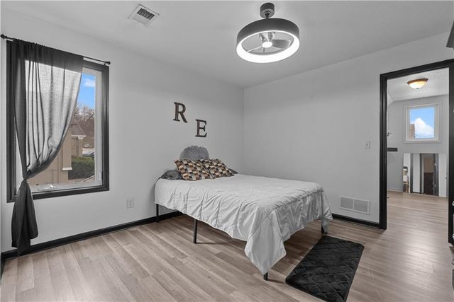 5715 NE SAPPHIRE Place, Lee's Summit, MO 64064