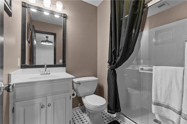 5715 NE SAPPHIRE Place, Lee's Summit, MO 64064