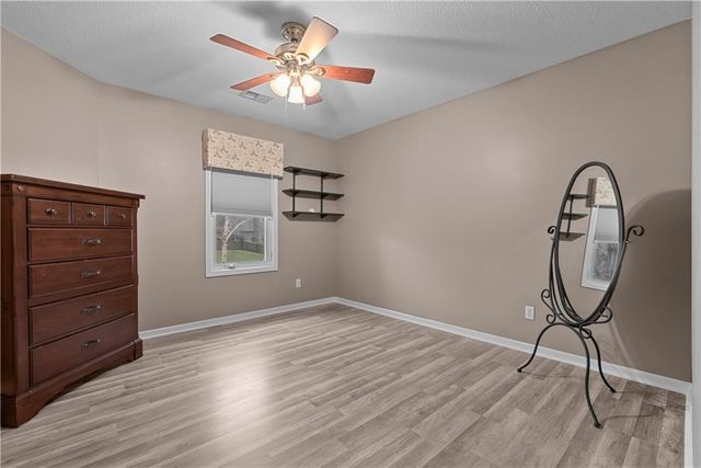 5715 NE SAPPHIRE Place, Lee's Summit, MO 64064