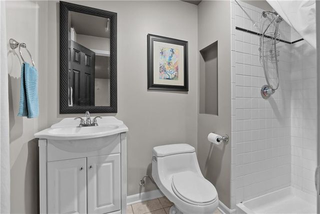 5715 NE SAPPHIRE Place, Lee's Summit, MO 64064