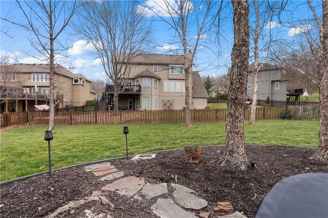 5715 NE SAPPHIRE Place, Lee's Summit, MO 64064