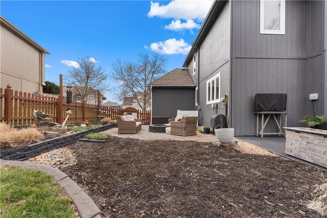 5715 NE SAPPHIRE Place, Lee's Summit, MO 64064