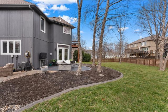 5715 NE SAPPHIRE Place, Lee's Summit, MO 64064