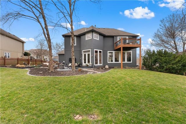 5715 NE SAPPHIRE Place, Lee's Summit, MO 64064