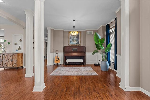 5715 NE SAPPHIRE Place, Lee's Summit, MO 64064